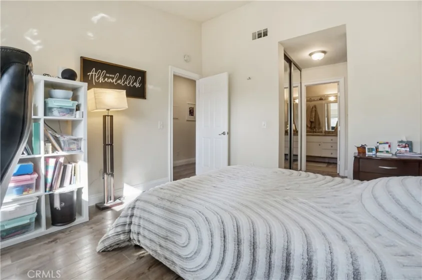 48 Monroe photo 16