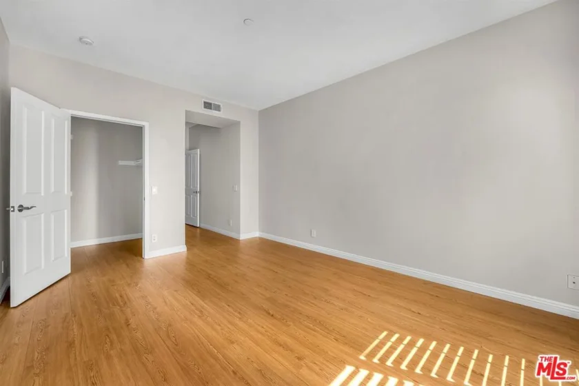 117 S Clark Drive #305 photo 21