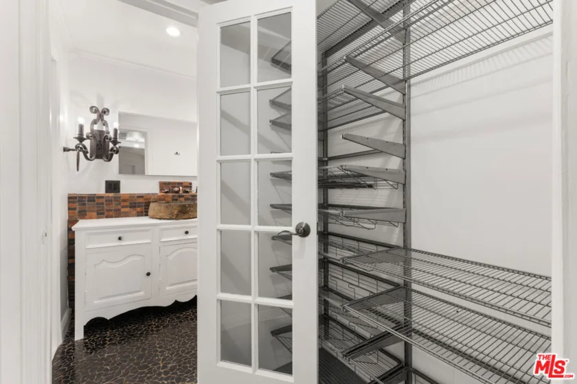740 N Kings Road #102 photo 15