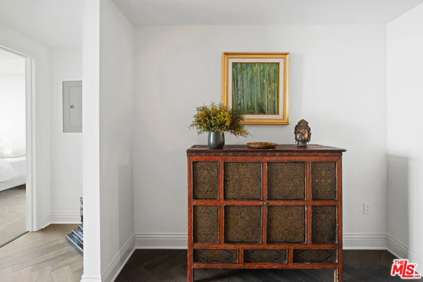 718 N Croft Avenue #201 photo 6