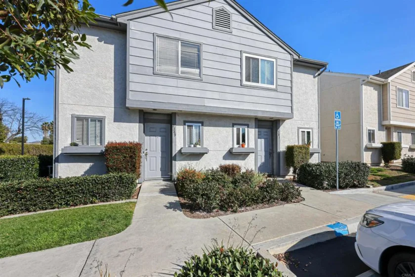 2381 Kings View Circle photo 1