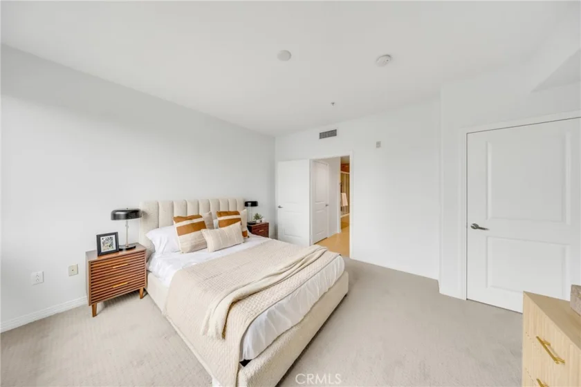 931 E Walnut #307 photo 20