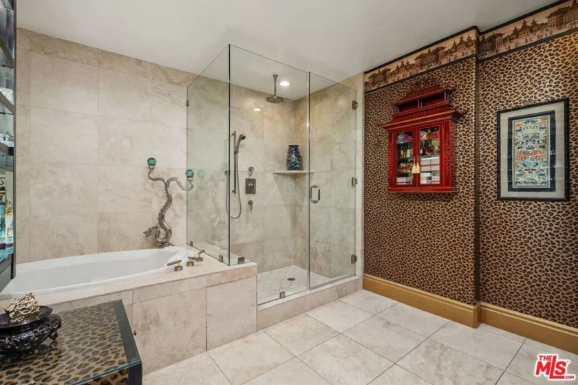 137 S Spalding Drive #401 photo 21