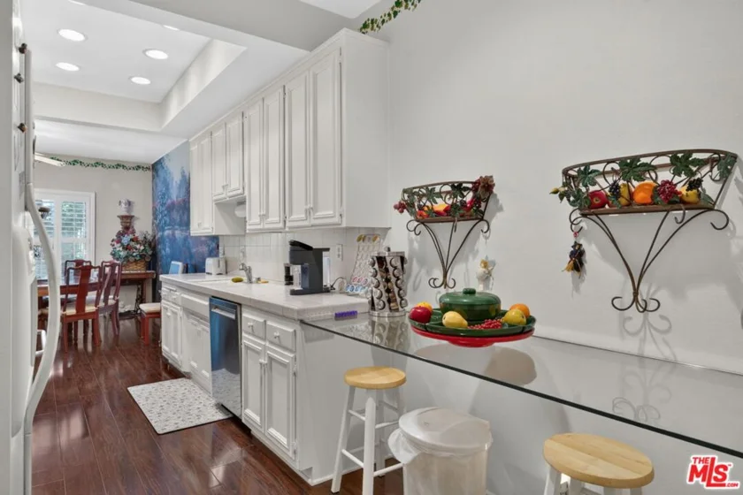 1944 Glendon Avenue #110 photo 10