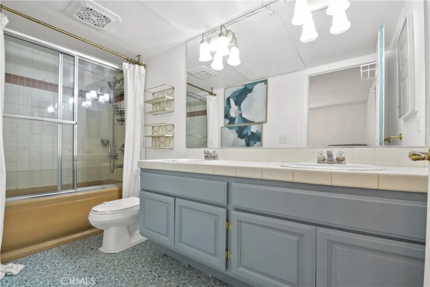 1158 W 11th Street #J photo 14