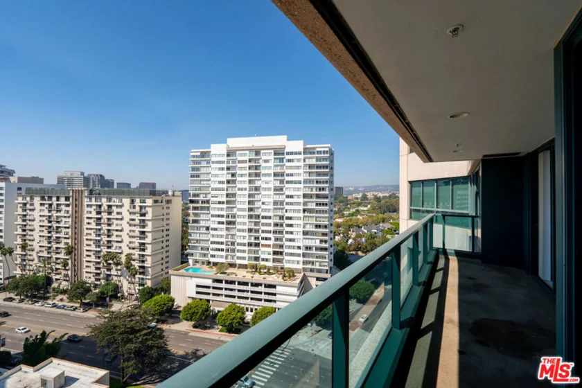 10490 Wilshire Boulevard #1402 photo 22