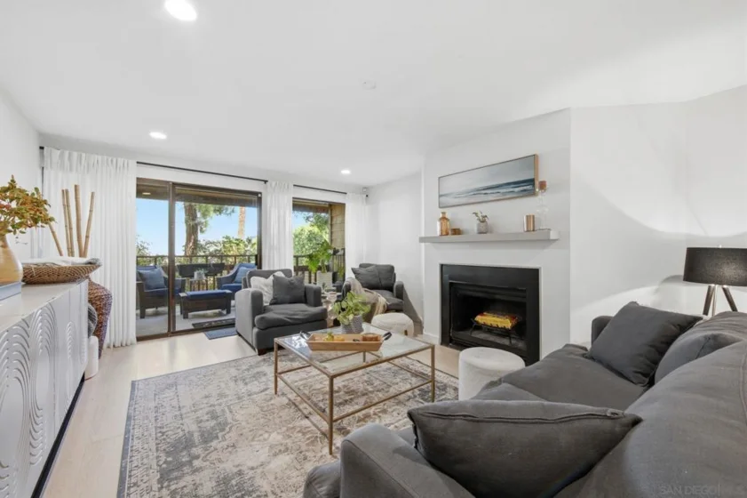 2928 Lawrence photo 57