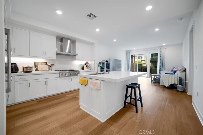 2202 Rivington photo 1