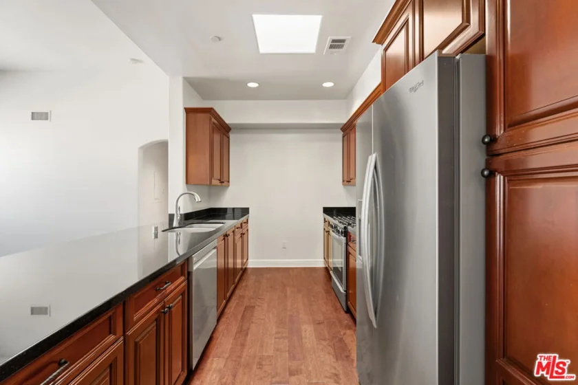 5037 Rosewood Avenue #301 photo 21