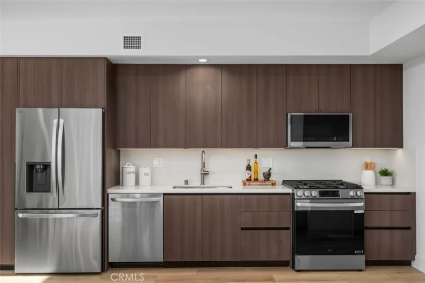 150 S Oak Knoll #202 photo 28