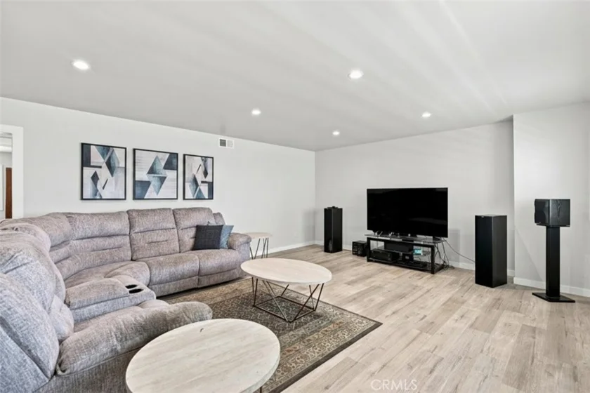 5354 Lindley Avenue #209 photo 12