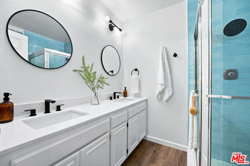 21811 Saticoy Street #23 photo 3