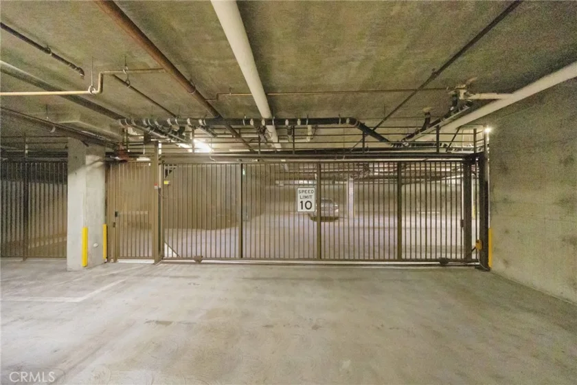 931 E Walnut #307 photo 32