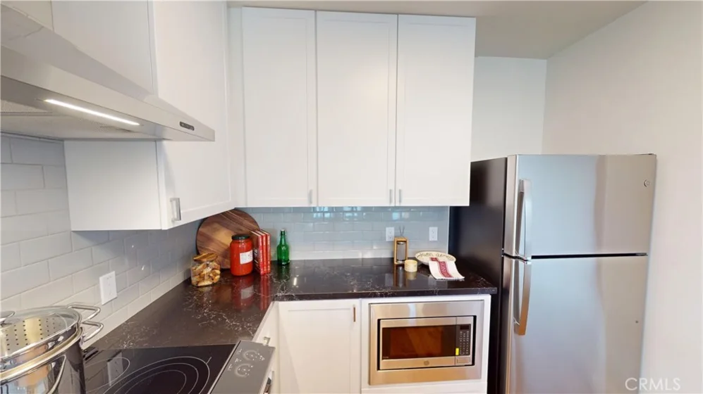 1878 E Walnut Street #319 photo 4