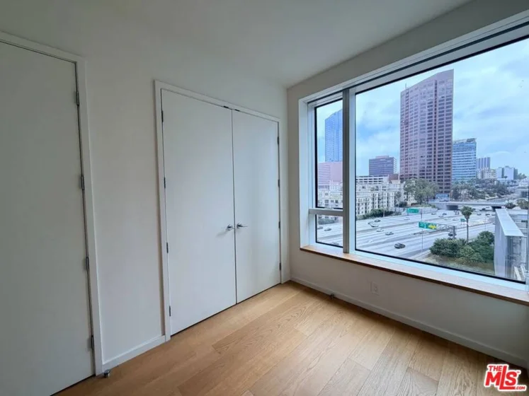 889 Francisco Street #1008 photo 3