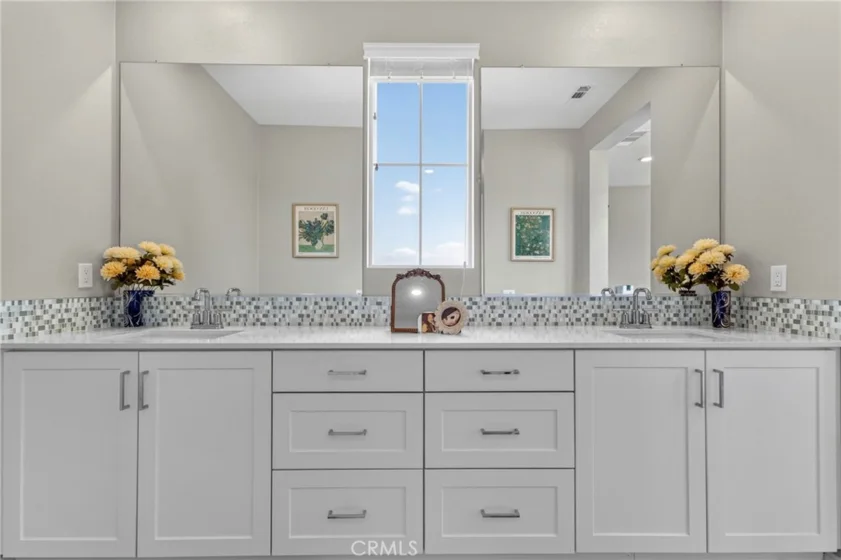 2098 Bluestone photo 10