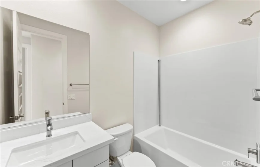 100 Pickwick Lane photo 29