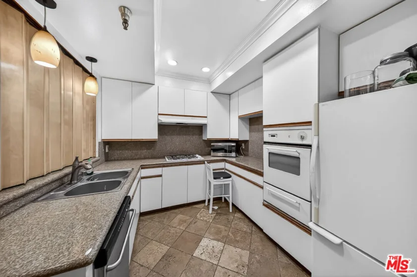 2700 Cahuenga Boulevard #4220 photo 11
