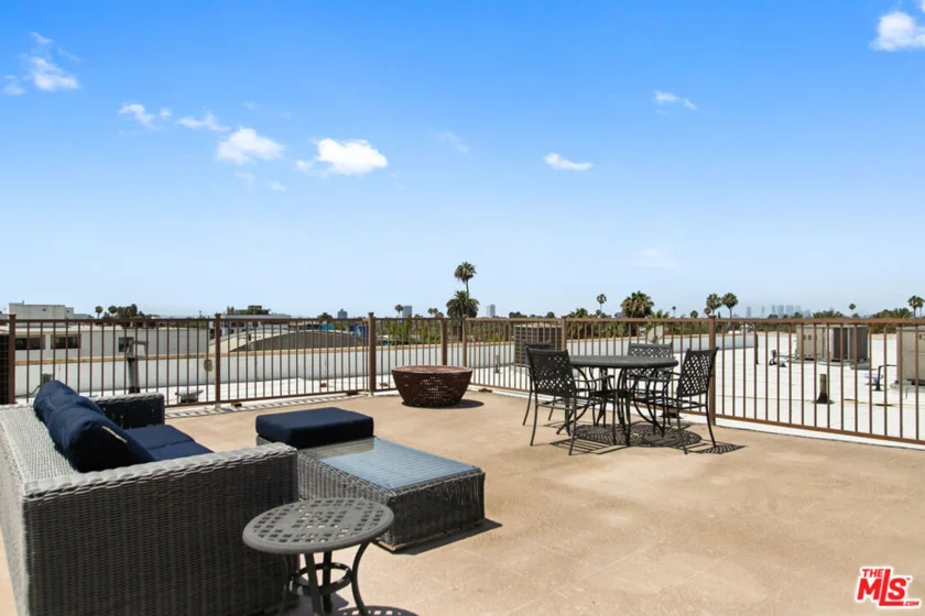 837 N Hudson Avenue #402 photo 16