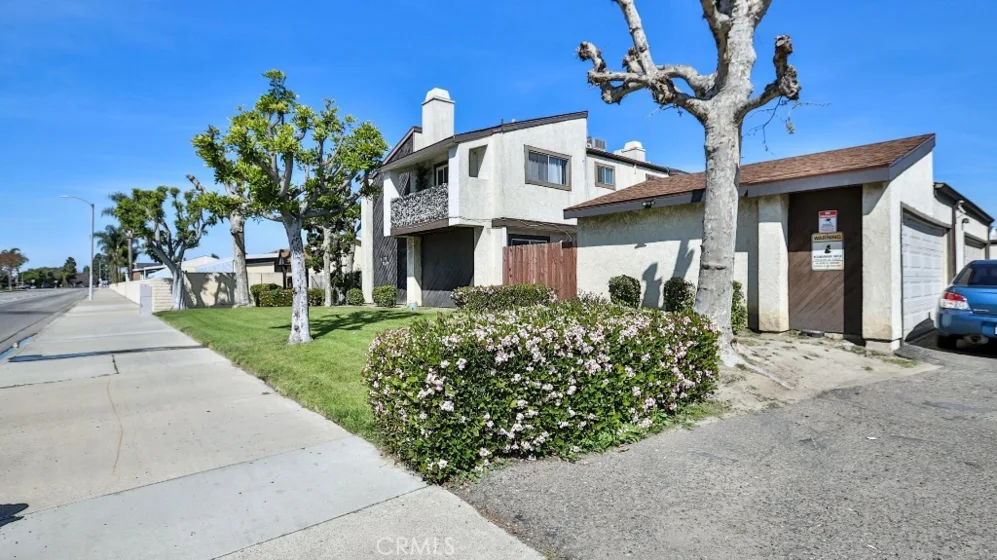 7393 Katella Avenue photo 1