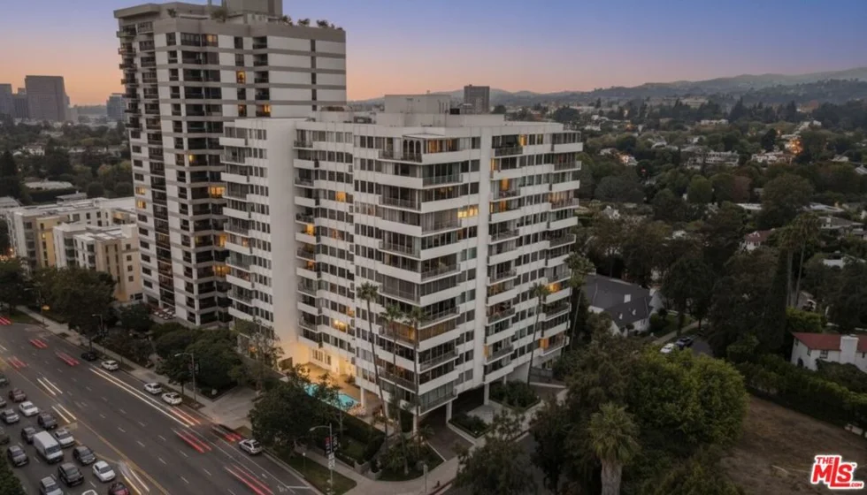 10433 Wilshire Boulevard #808 photo 2