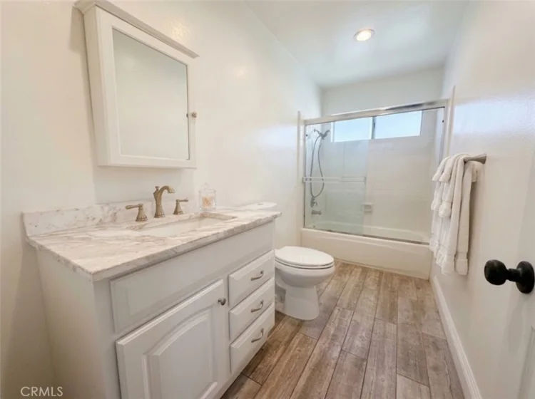 5354 Lindley #204 photo 16