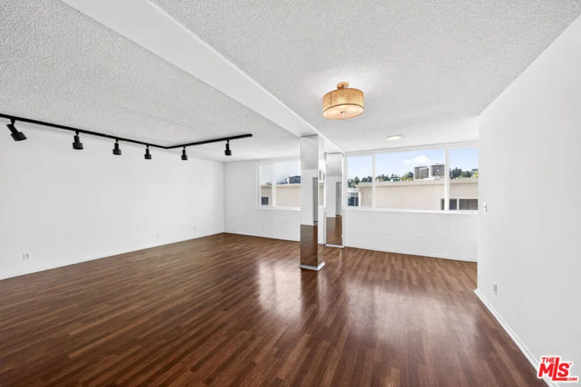 540 Kelton Avenue #402 photo 28