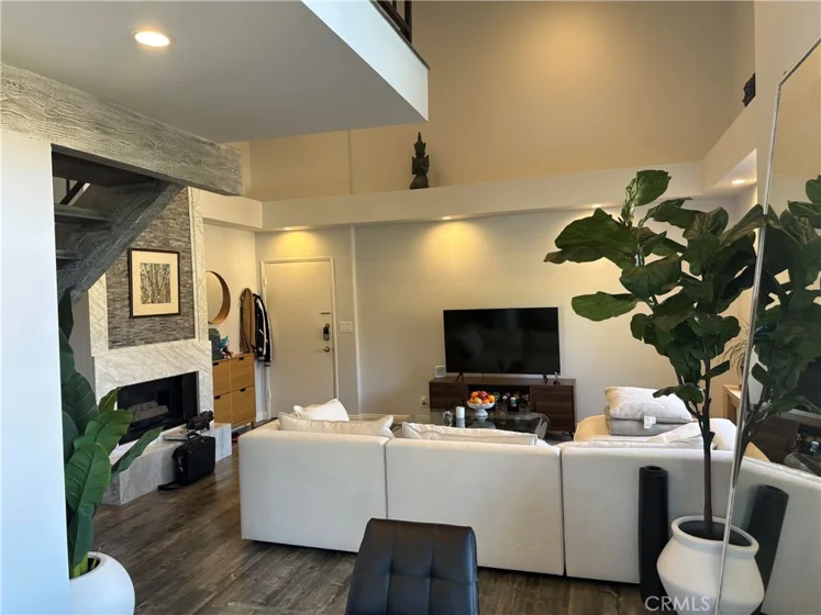 18445 Hatteras Street #402 photo 6