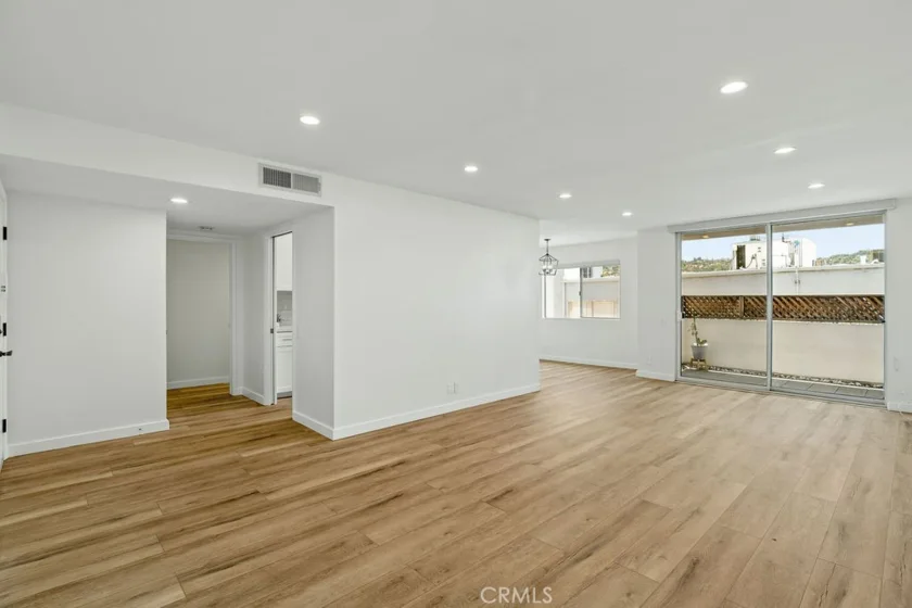 4637 Willis Avenue #306 photo 26