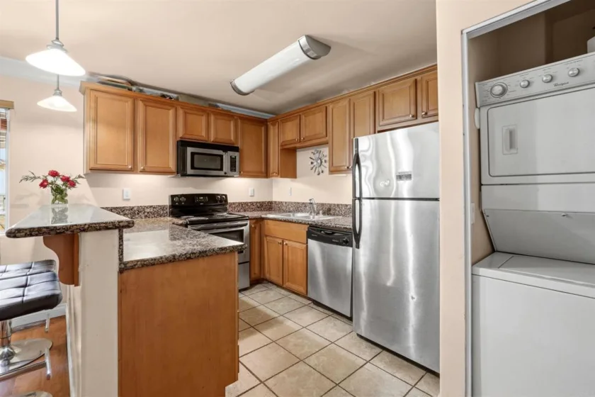 800 N Mollison Avenue #10 photo 13