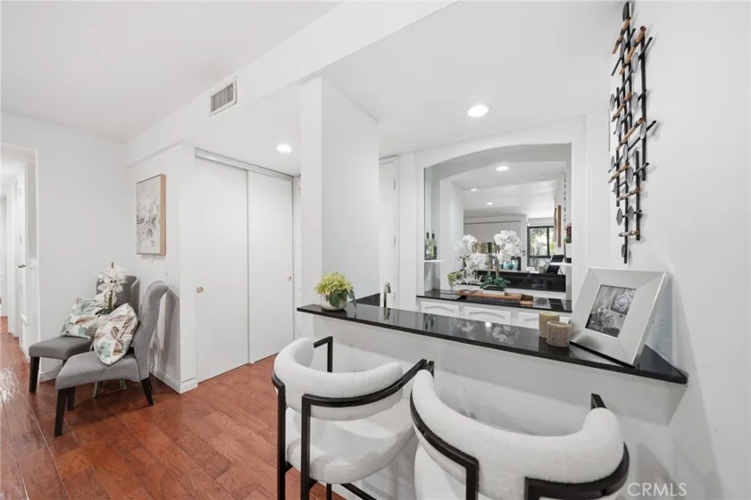 4477 Wilshire photo 43