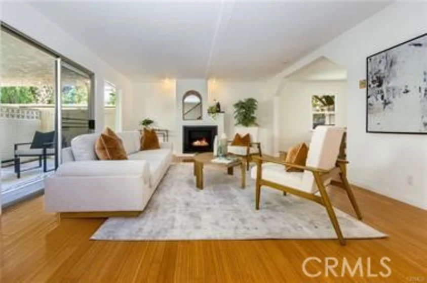 4944 Cahuenga Boulevard photo 1
