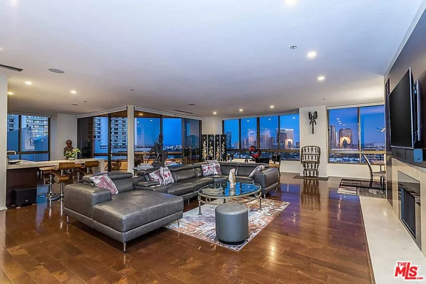 10430 Wilshire Boulevard #704 photo 1