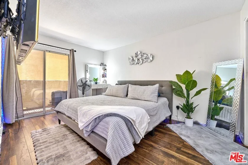 7045 Woodley Avenue #110 photo 5