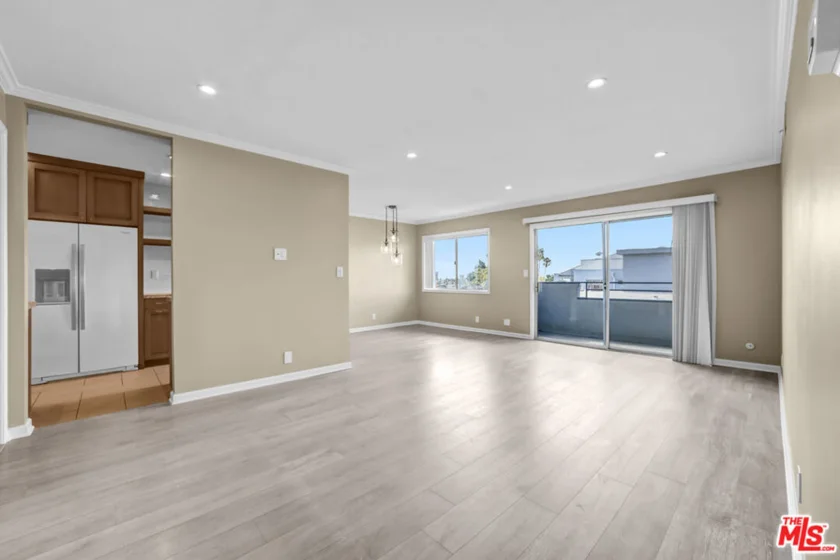 1250 N Kings Road #506 photo 31