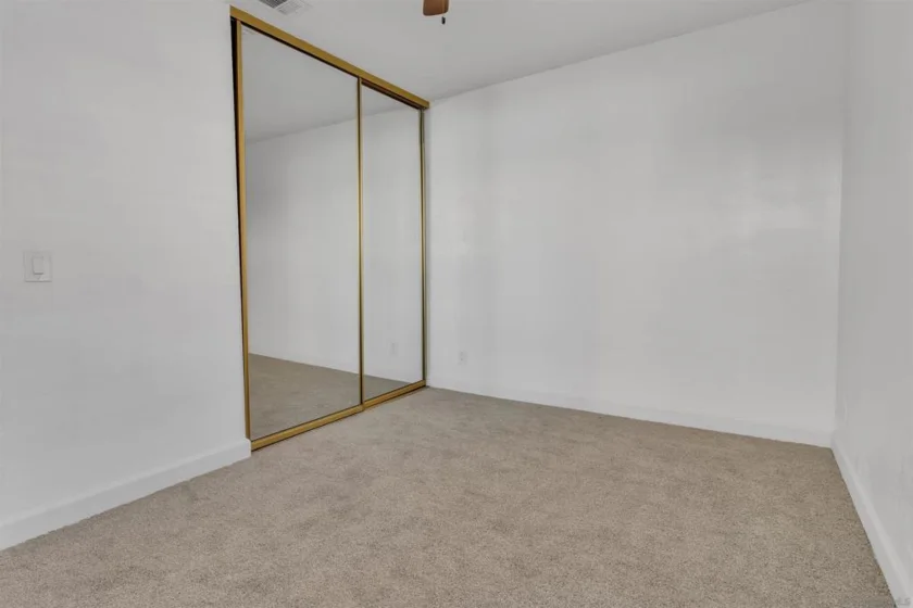 422 Devonshire Gln photo 16