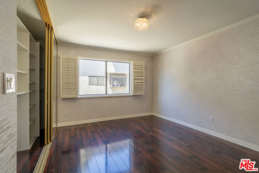 18445 Hatteras Street #504 photo 7
