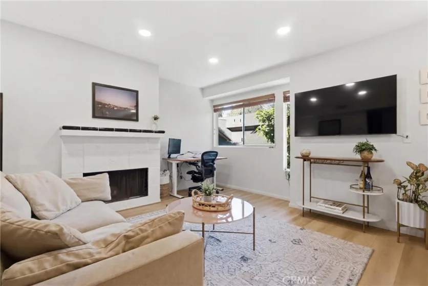 2147 N Beachwood #4 photo 24