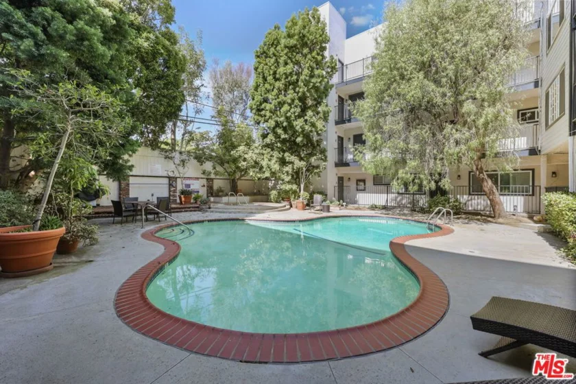 2677 Centinela Avenue #203 photo 31