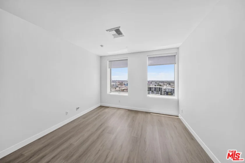 3810 Wilshire Boulevard #1108 photo 2