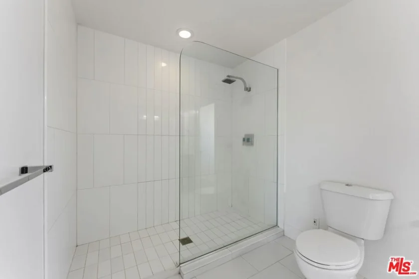 12837 Moorpark Street #313 photo 16