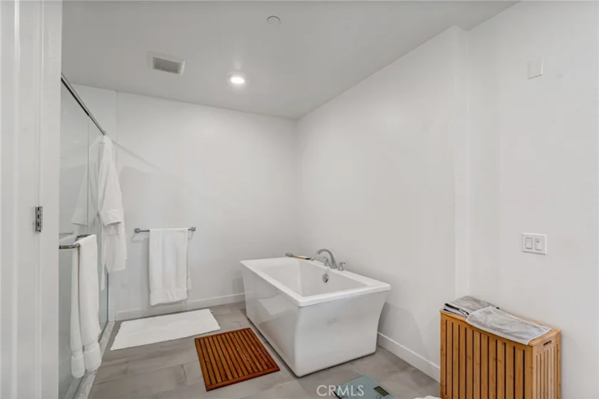 4600 Rivington photo 15