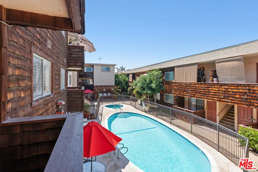 5414 Newcastle Avenue #19 photo 3