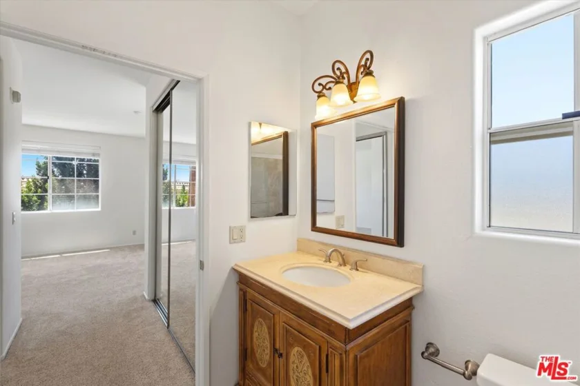 1522 S Saltair Avenue #206 photo 14