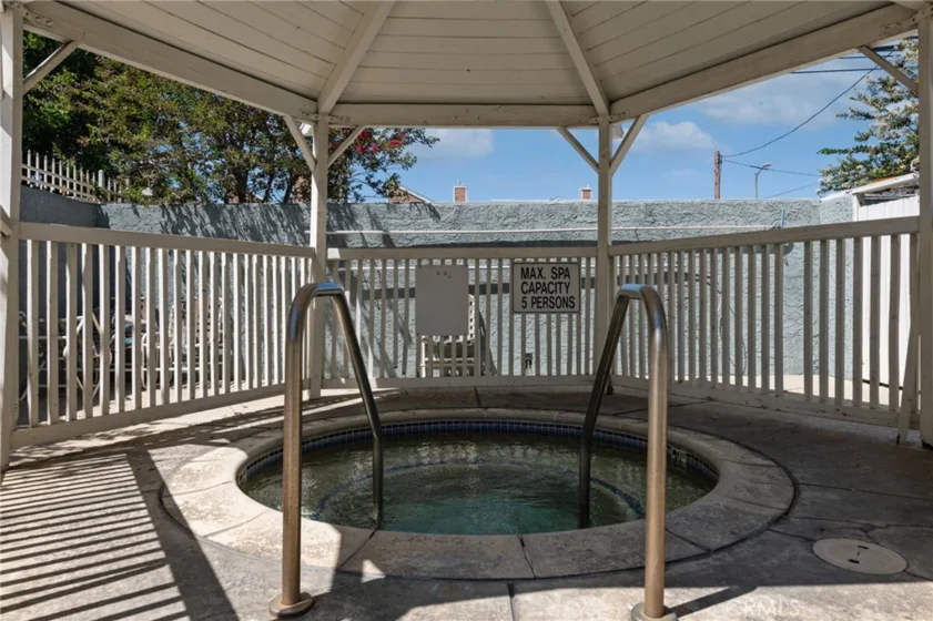 15106 Nordhoff photo 43