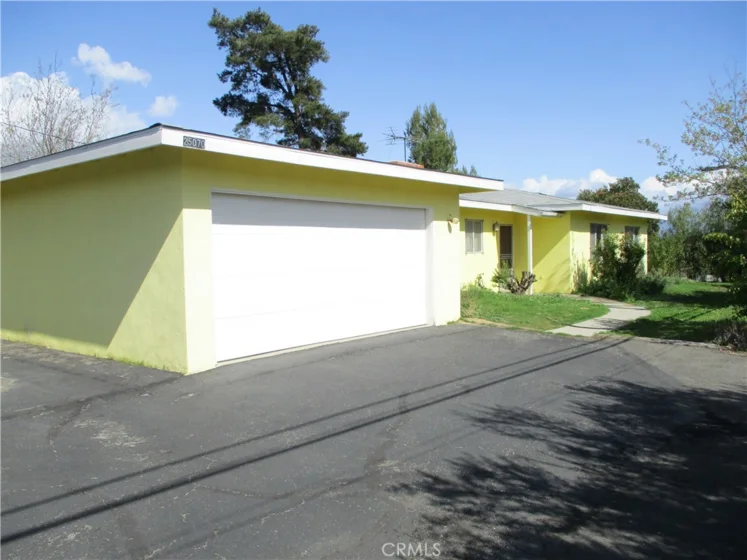25070 Hayes Avenue photo 4