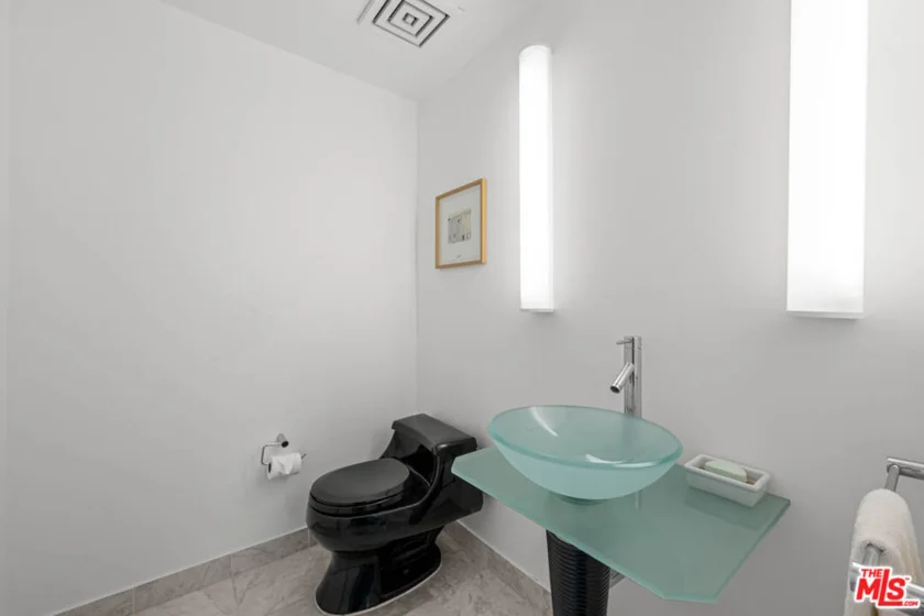 10520 Wilshire Boulevard #802 photo 19