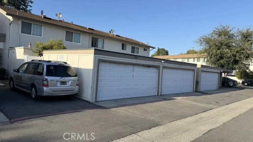 8188 Glengarry photo 4