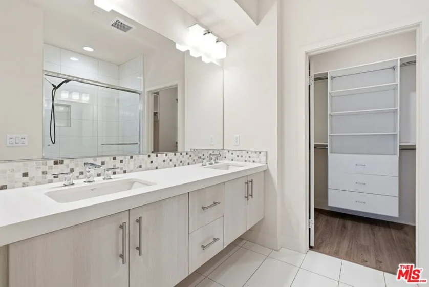2111 N Cahuenga Boulevard #11 photo 23