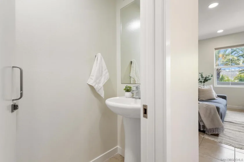2104 Cosmo Way photo 14